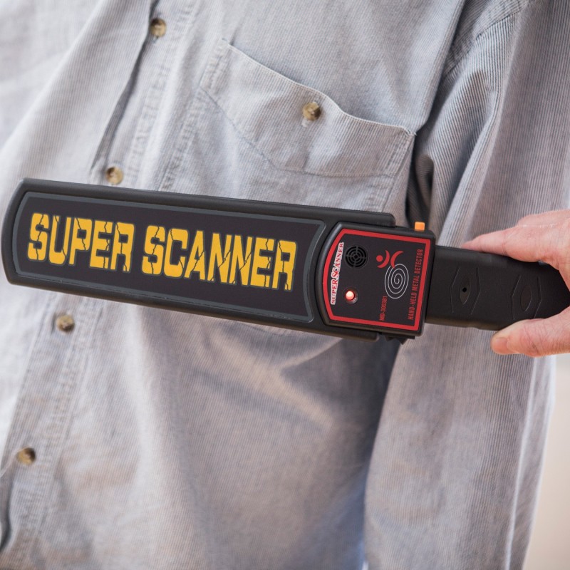 Handheld metal detection security wand